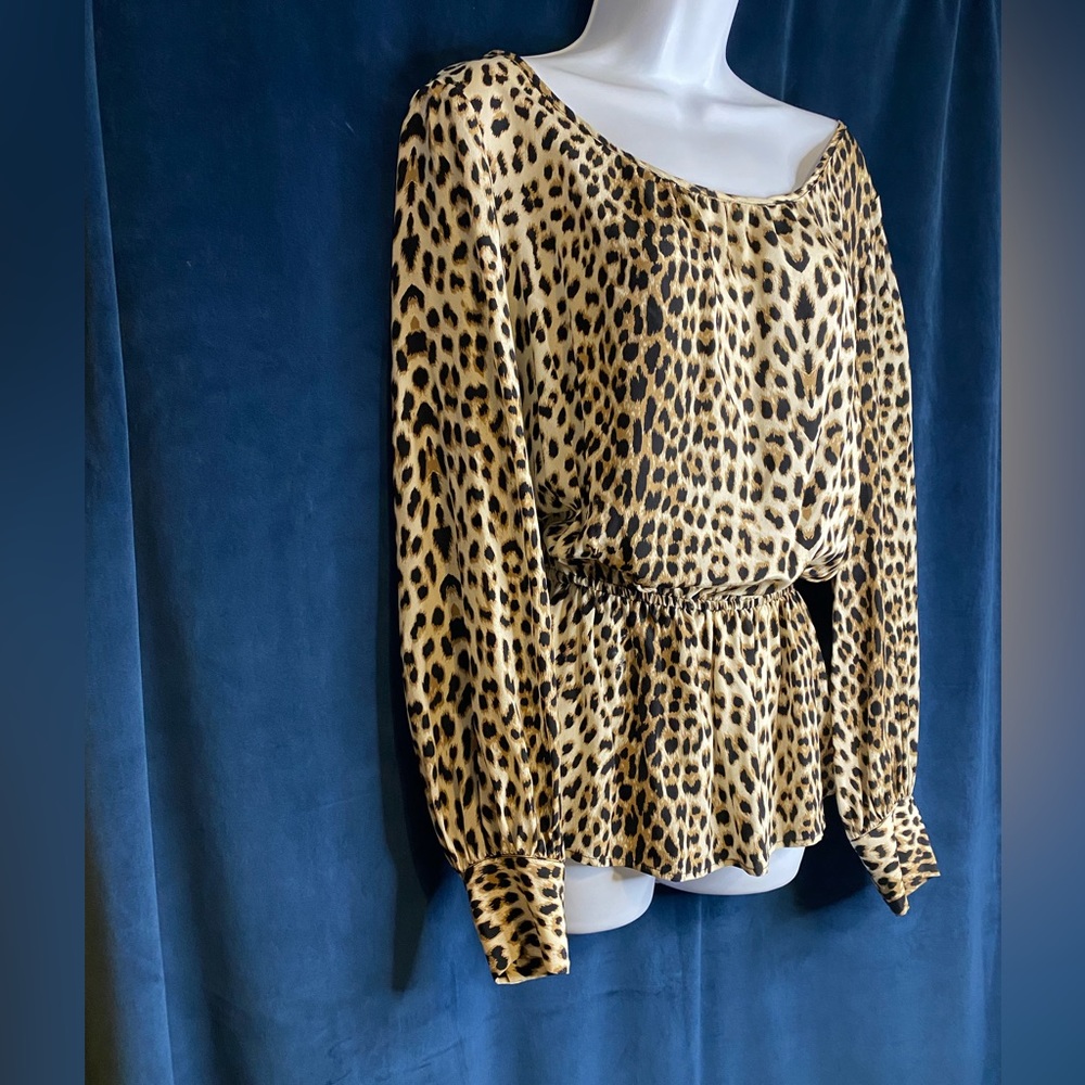 AARON ASHE LEOPARD print lovely blouse, soft,cuffs have 3 buttons. comfortable.